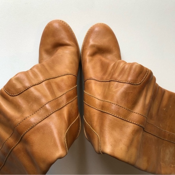 Timeless Women's Tan Leather Boots - Picture 5 of 7
